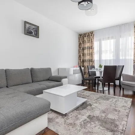 Platan Center Iv By Renters