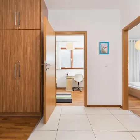 Platan Center Iv By Renters *