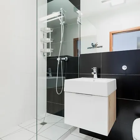 Platan Center Iv By Renters *