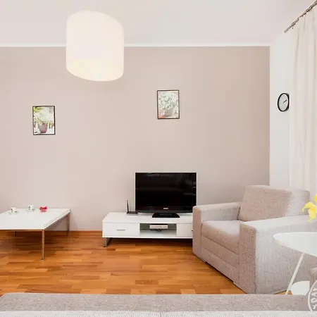 Platan Center Iv By Renters *