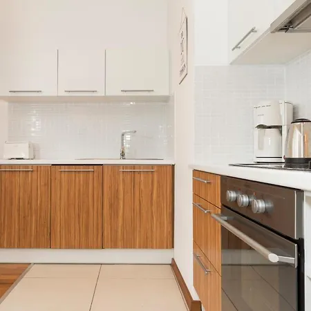 Platan Center Iv By Renters