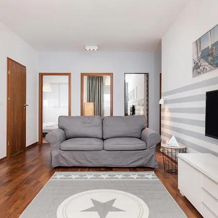 Platan Center Iv By Renters